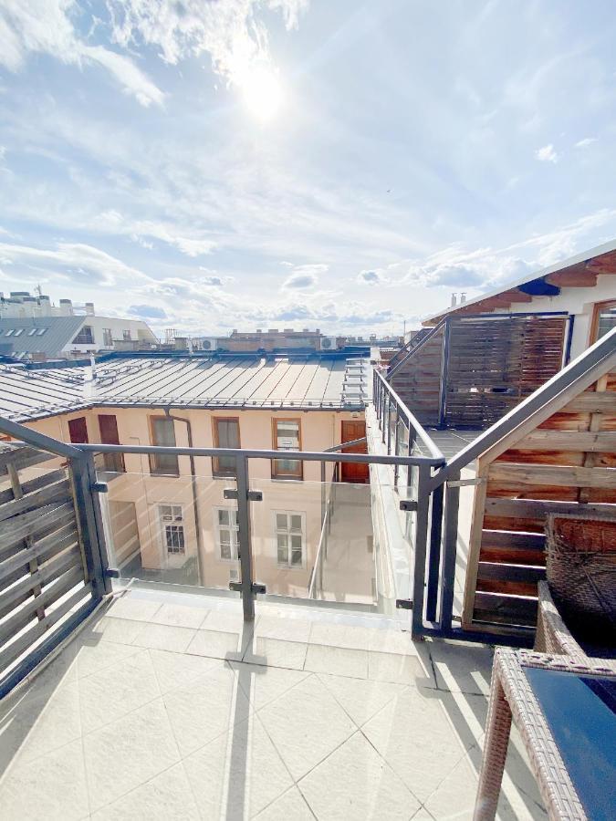 Loft With Rooftop And Free Parking In Garage بودابست المظهر الخارجي الصورة